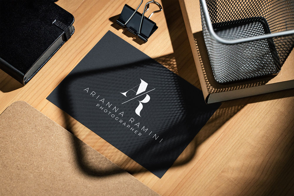 Logo Arianna Ramini Fotografa – progetto di Davide Machì